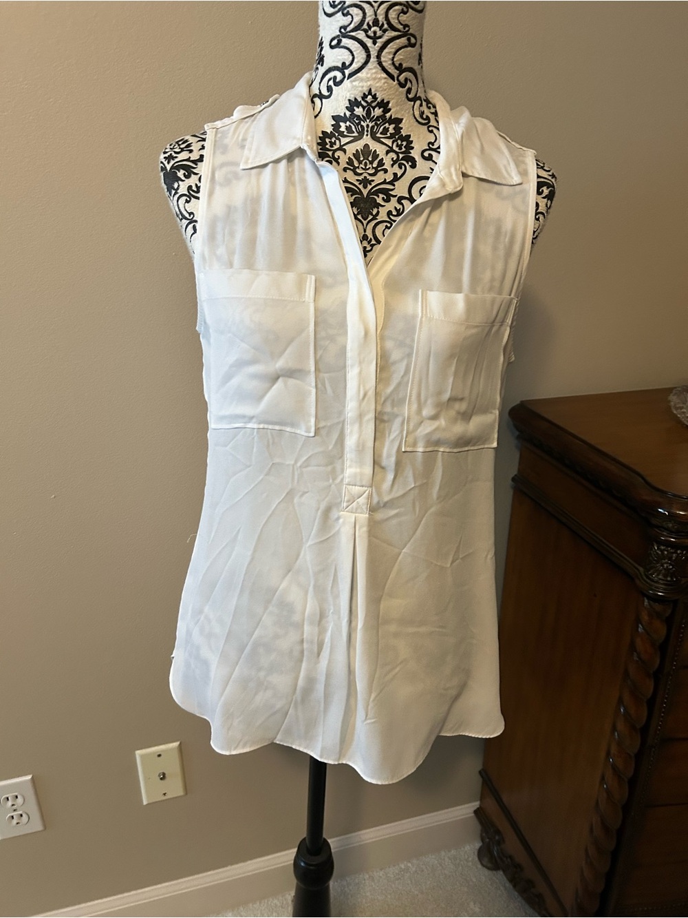 White House Black Market White Sleeveless Button-Front Shell